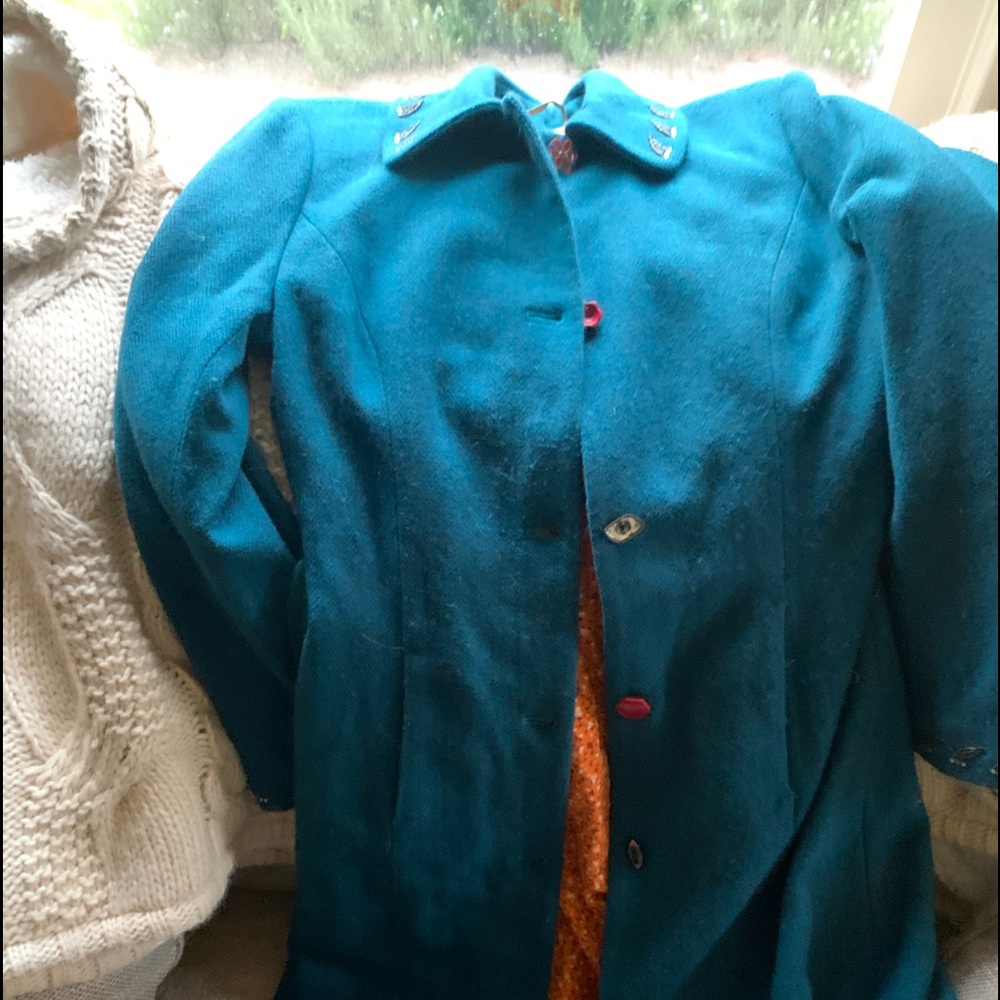 Gorgeous dressy coat in teal. Worn in Penelope the movie (2005?).